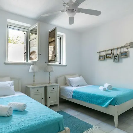 Holiday home Mediterra Isterni (Paros)