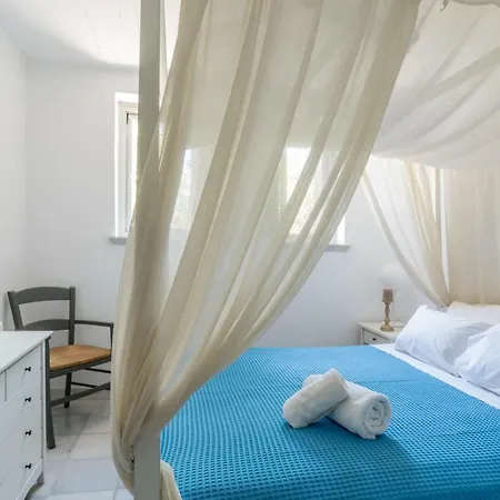 Mediterra Isterni (Paros)